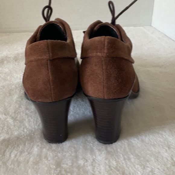 Naturalizer Brown Heels with Brogue Detailing Victorian - Picture 3 of 8